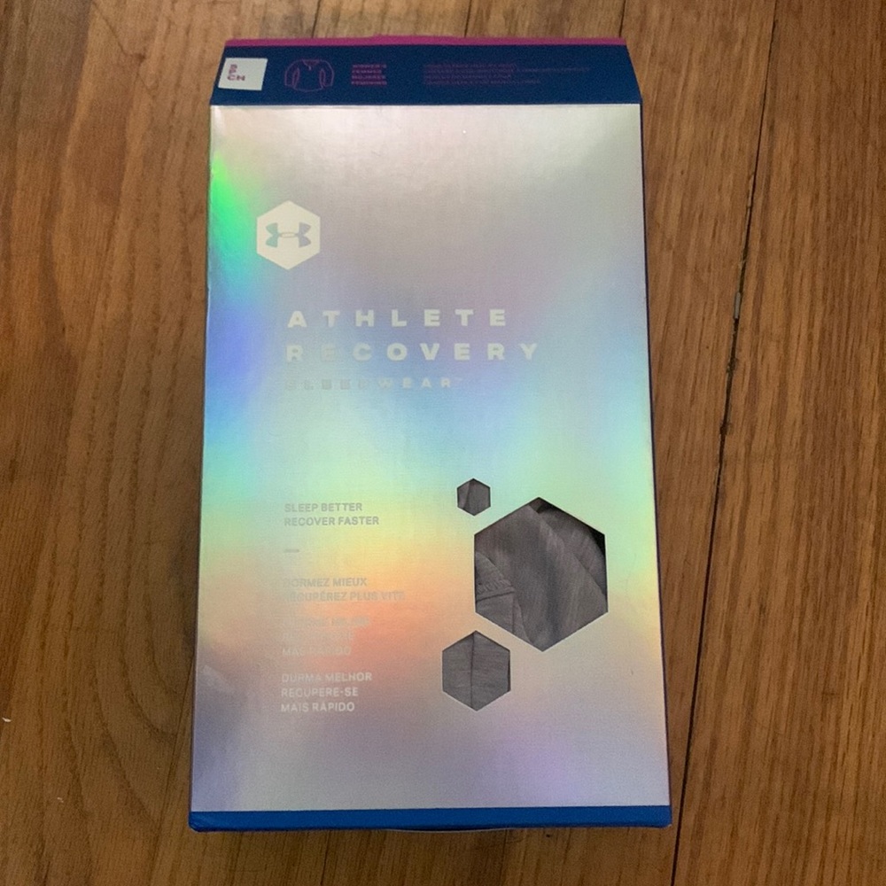 Under Armour womens recovery long sleeve shirt size small NWT